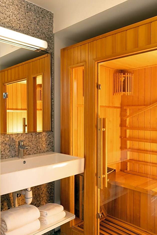 Midnight Hotel Paris