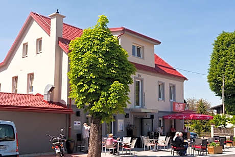 Hostel Plus Caffe