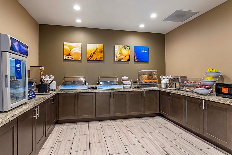 Comfort Suites Near Sam Houston Race Park