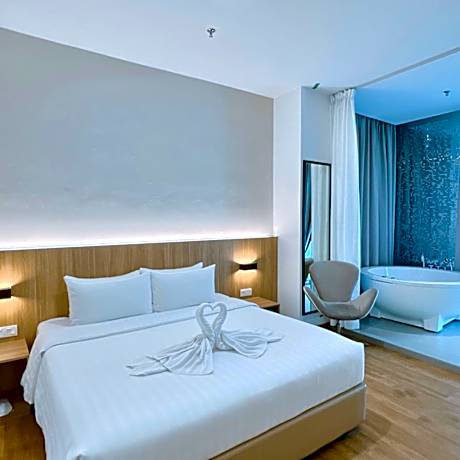 One King Bed with Jacuzzi