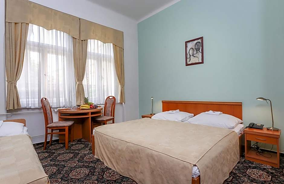 Hotel City Club – Prague, NY