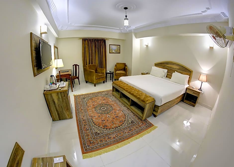 Hotel Crown Inn