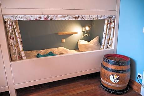 Bunk Bed in Mixed Dormitory Room