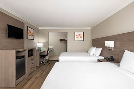 Deluxe Queen Room with Two Queen Beds