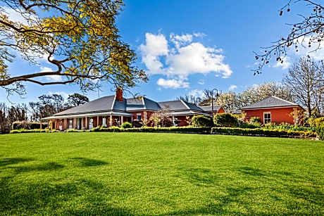 Queen Suite with Pool View