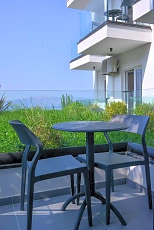 Deluxe Double Room with Garden View