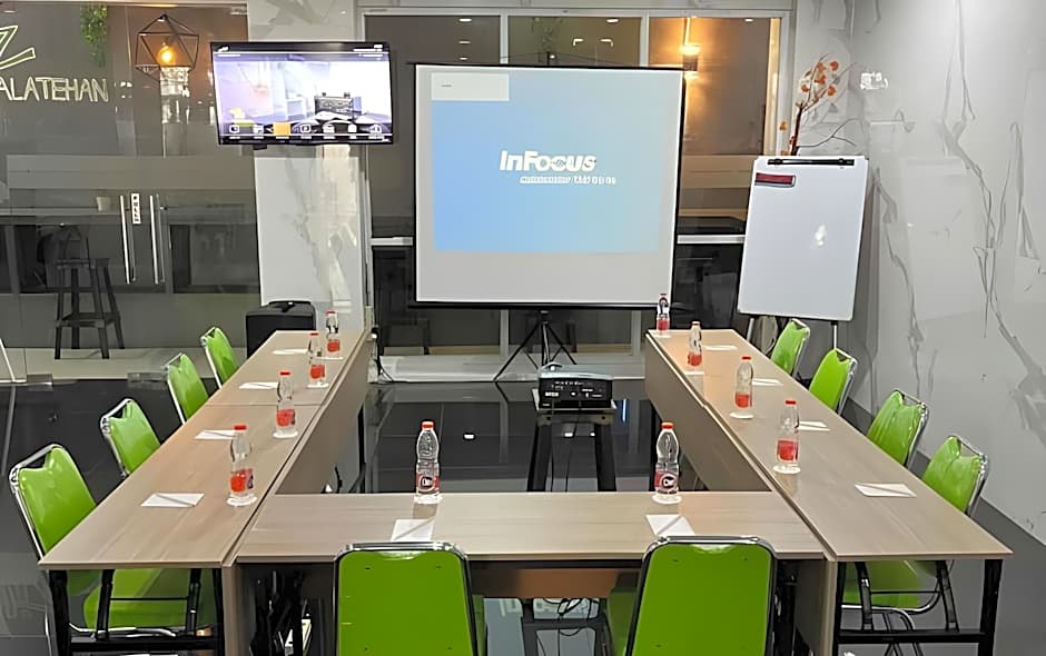 Hotel Urban Falatehan Blok M