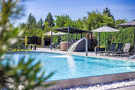 Hotel Aura Design & Garden Pool