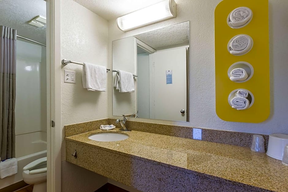 Motel 6-Tempe, AZ - Phoenix - Priest Dr