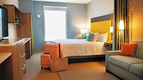 2 Queen Hearing Accessible Studio Suite