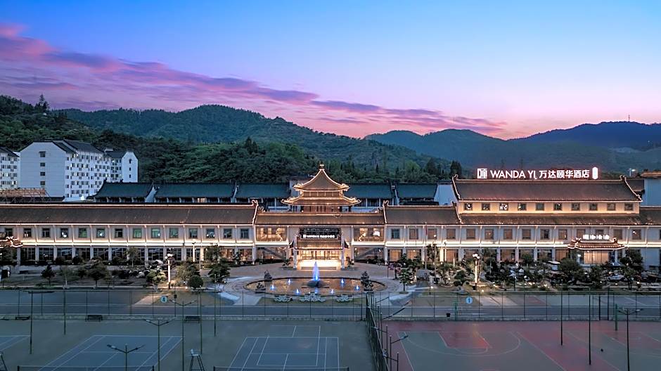 Wudangshan Jianguo Hotel