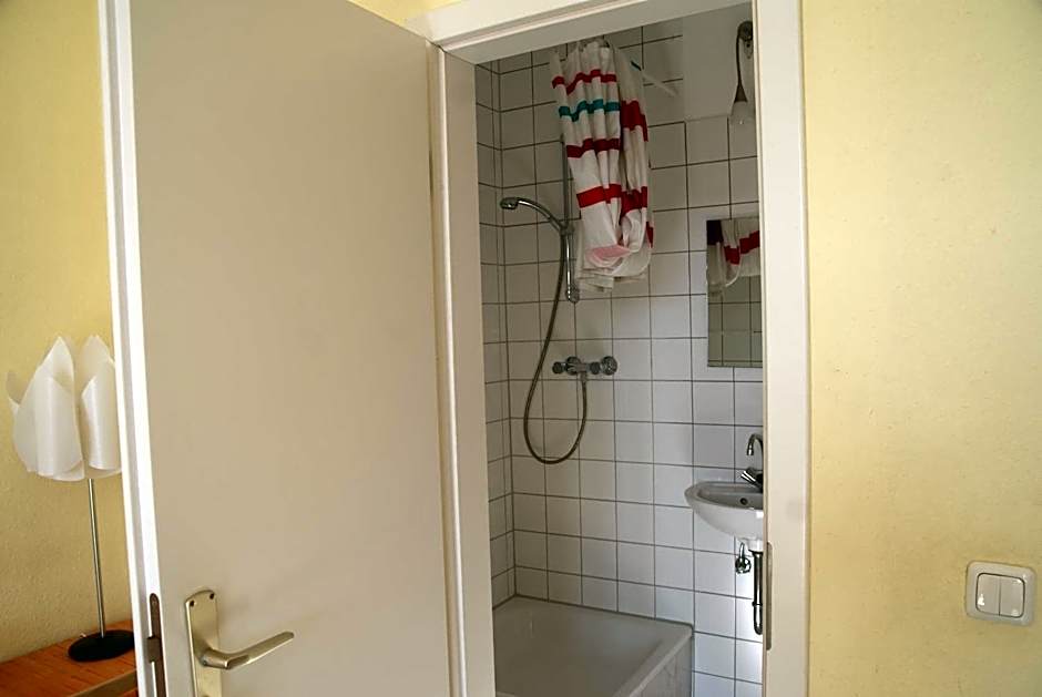 Happy go Lucky Hotel  Hostel