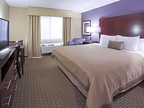 King Suite with Kitchenette - Disability Access