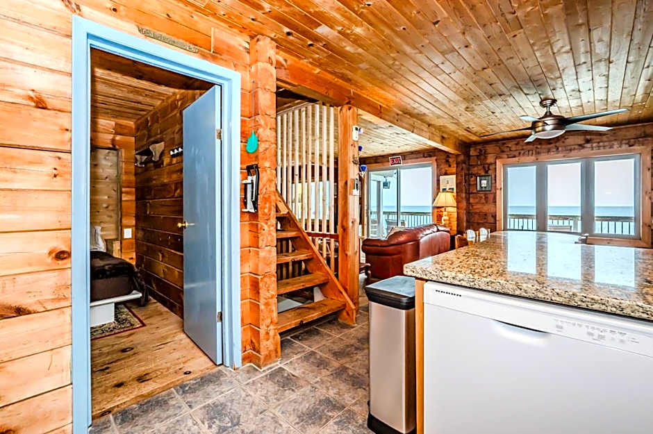 Norse Nook - Waterfront w Hot Tub & Sauna