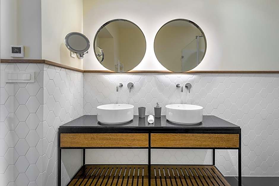 Budapest Eye- Boutique Suites, by BQA