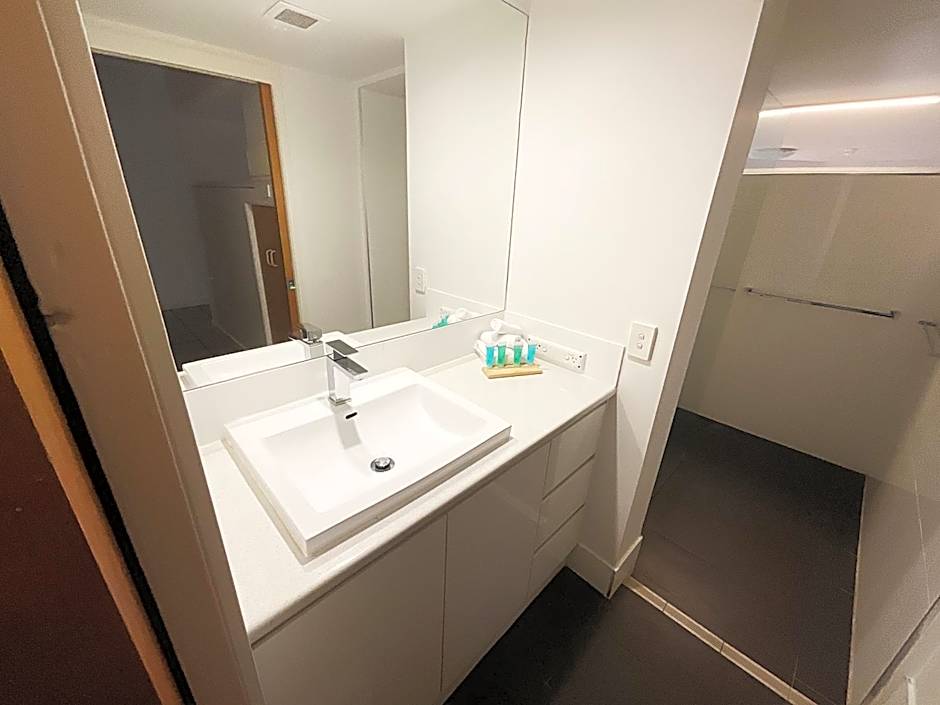 Tiki Hotel Apartments Surfers Paradise