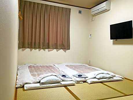 Japanese Style Triple Room with Shared Bathroom
