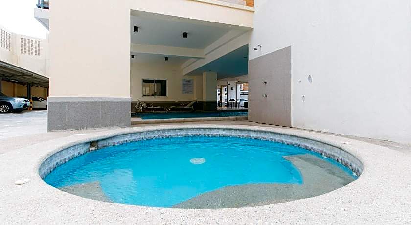 RedDoorz Plus @ Alpina Heights Paranaque