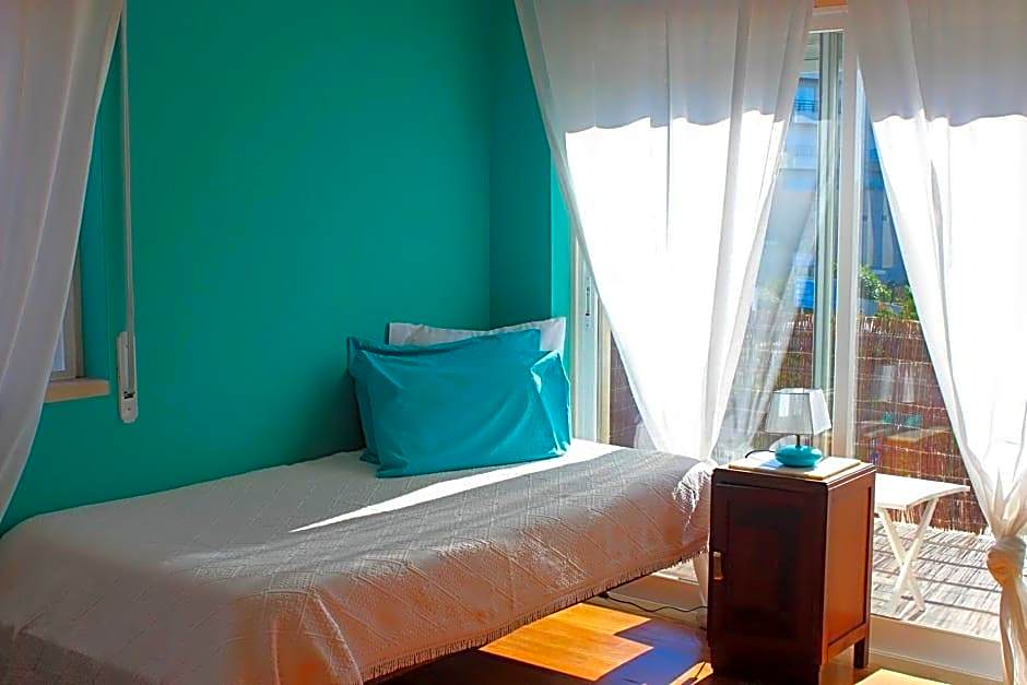 Ericeira Chill Hill Hostel & Private Rooms