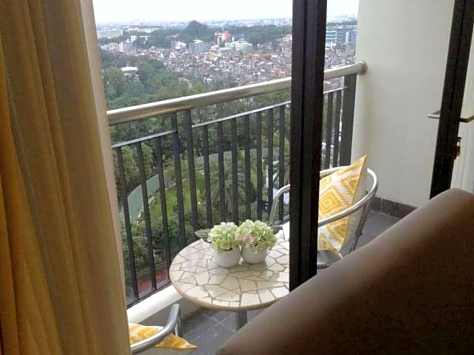 Beverly Dago Apartment