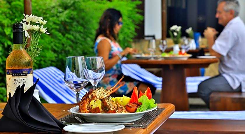 St.Lachlan Hotel & Suites