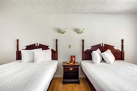 2 Queen Bed Smoking