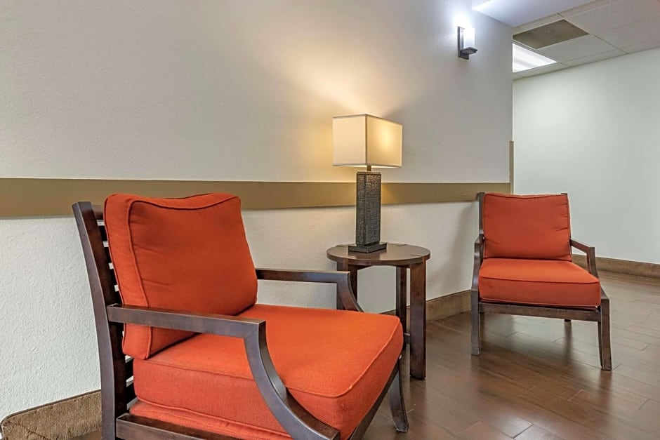 Comfort Inn & Suites DeLand - near University