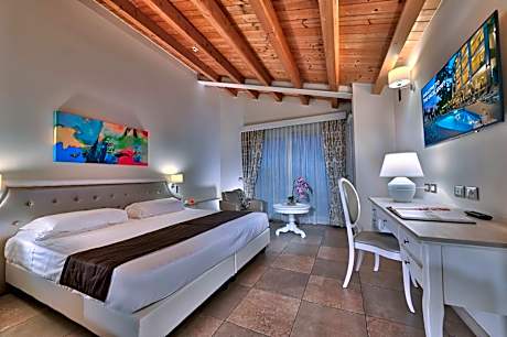 Deluxe Double or Twin Room with Lake View