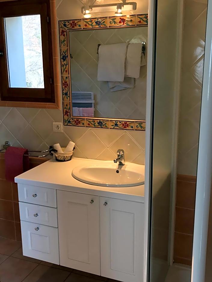 Chambre une fenêtre sur le Ventoux la Clue