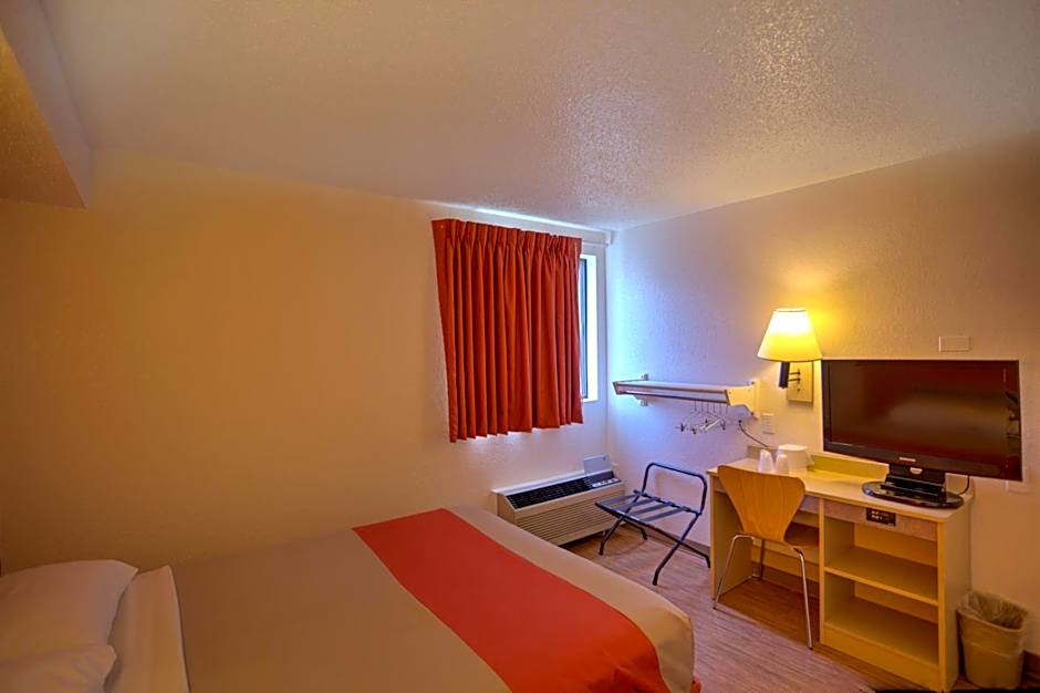 Motel 6-Council Bluffs, IA - Omaha East