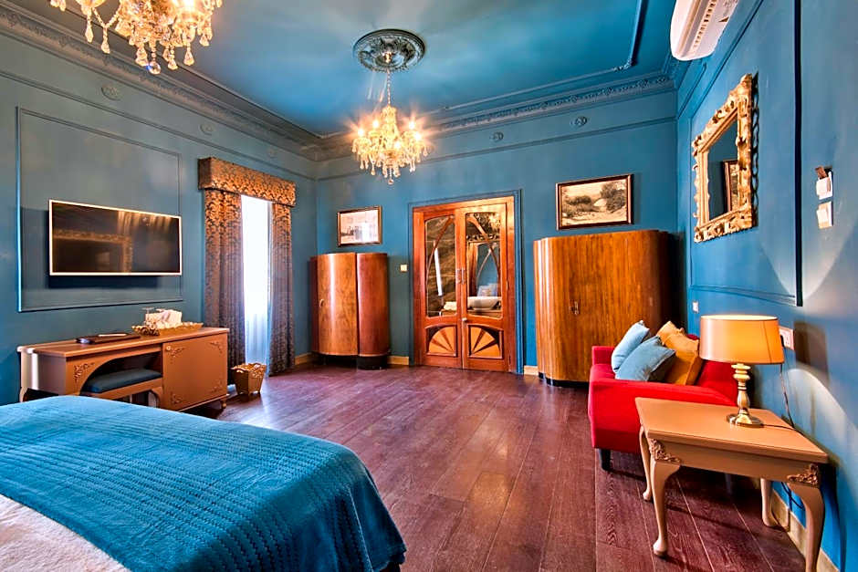 Julina Boutique Living