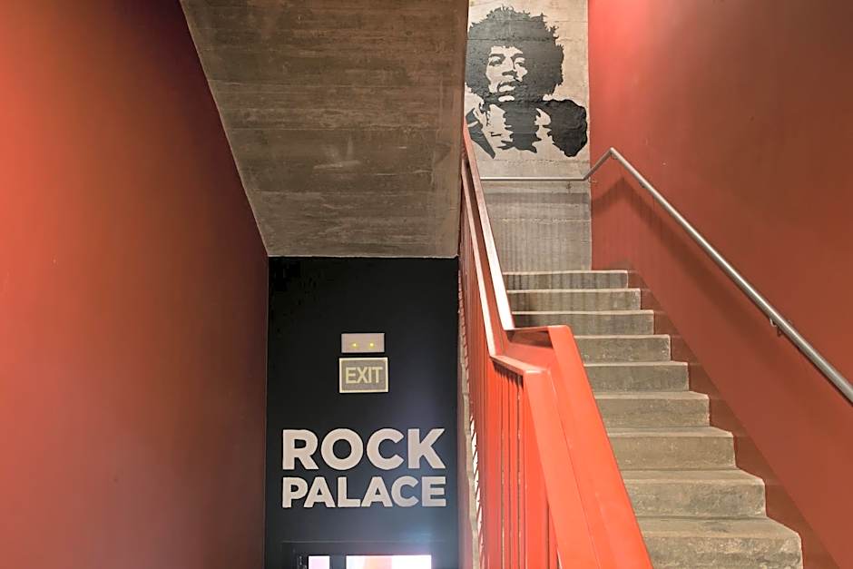 Sant Jordi Hostels Rock Palace