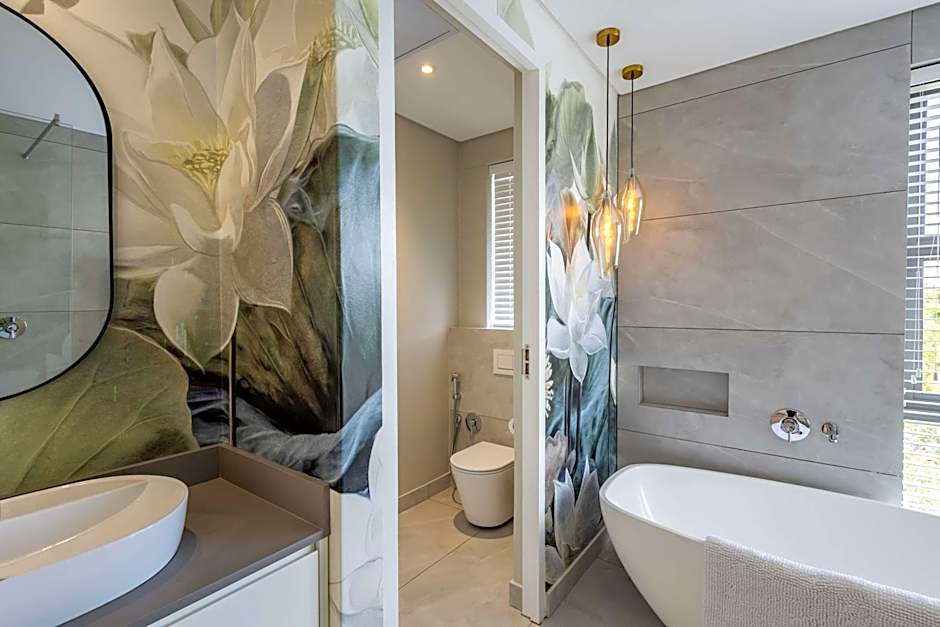 Villa Pacifico - 4BR Hilltop Lux Pool & View