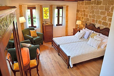 Kitrinos - Deluxe Twin Room