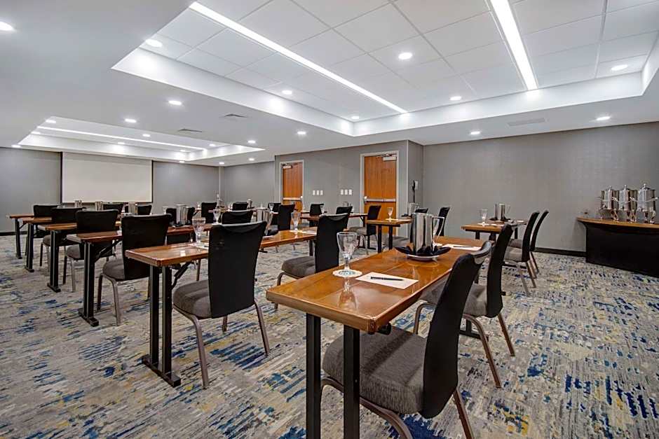 Embassy Suites By Hilton Detroit Metro Airport