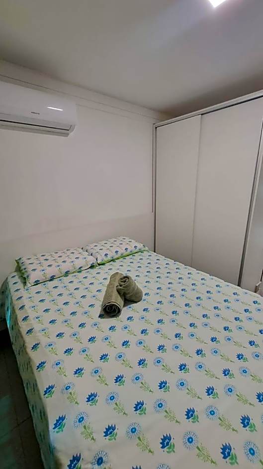 Confortável Flat com piscina de borda infinita na cobertura