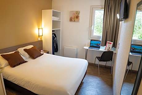 Double Room with Air-Conditioning