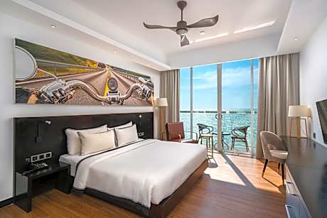 Super Deluxe King Room With Sea View and Balcony