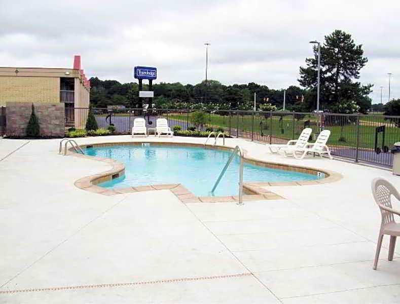 Clarion Inn and Summit Center