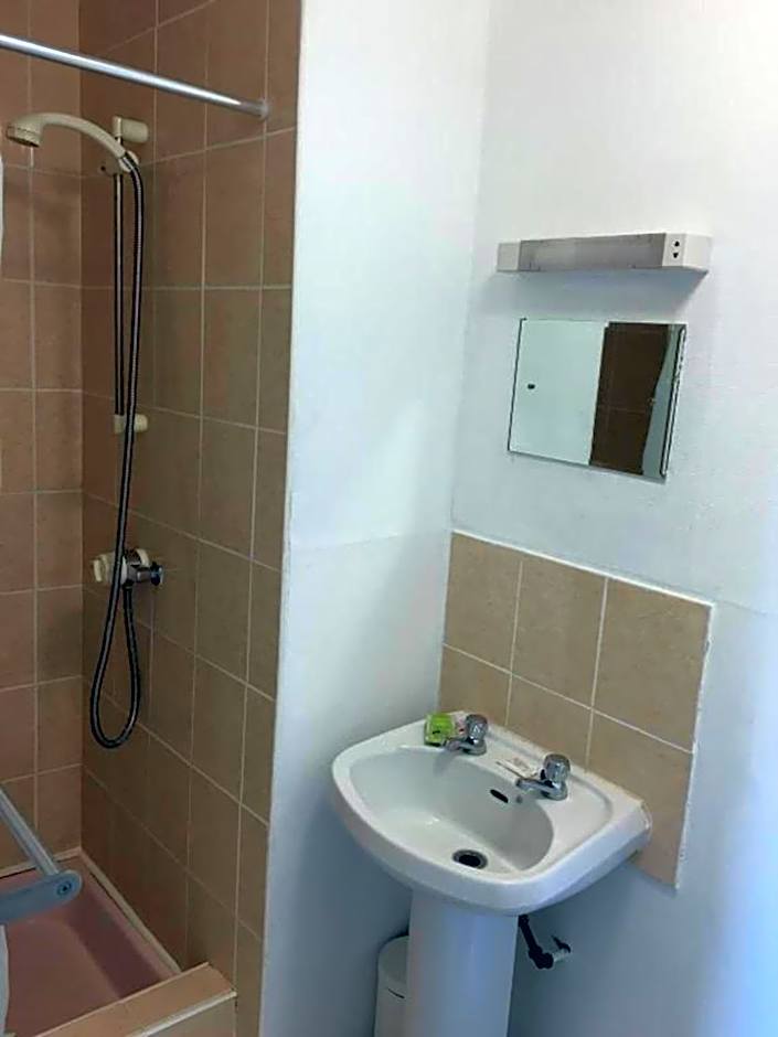 OYO Wave Crest Hotel