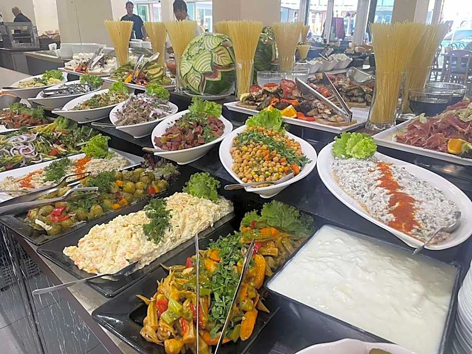 Grand Hotel Nirvana - All Inclusive & Free Beach Access