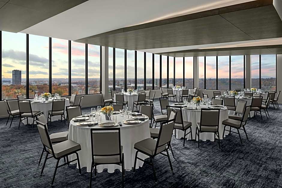 AC Hotel by Marriott St. Louis Clayton