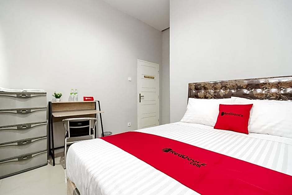 RedDoorz @ Jalan Demang Lebar Raya Palembang