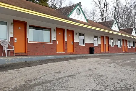 OYO Hotel East Grand Mohawk River