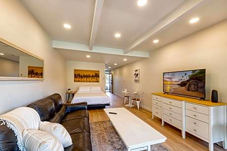Updated Kihei Studio, Steps to Beach with Pool, Hot Tub & Parking