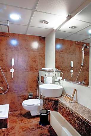 Classic Triple Room (3 Twin Beds)