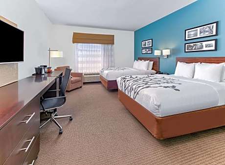Queen Room with Two Queen Beds and Bath Tub - Mobility Accessible/Non-Smoking