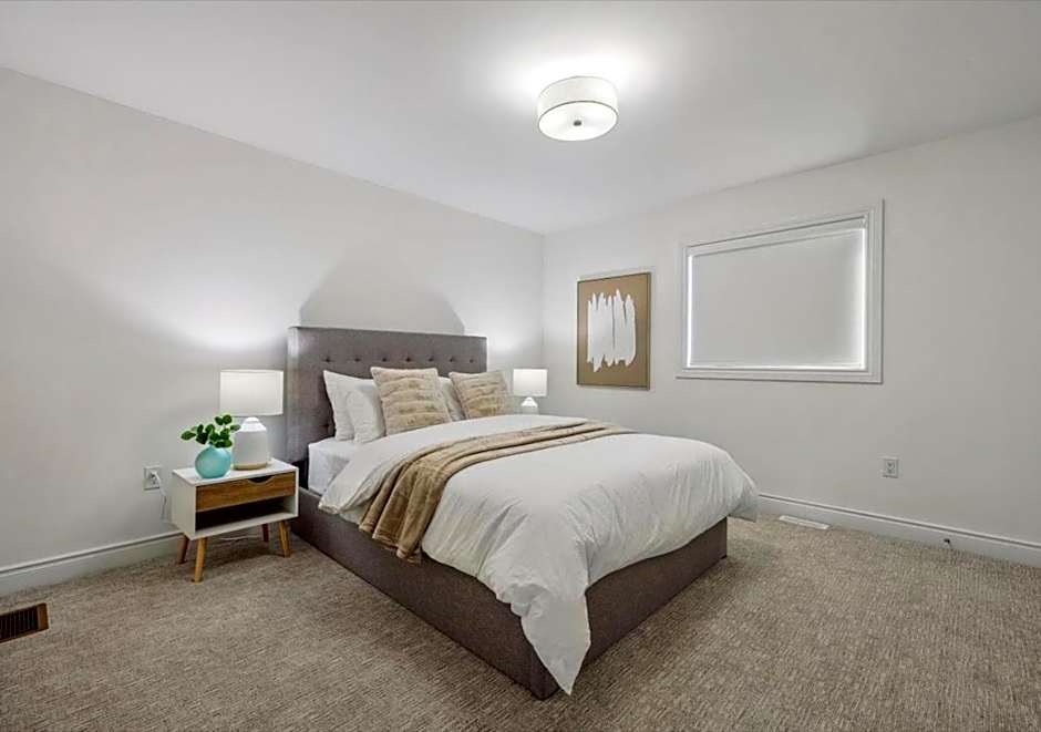 Luxurious and Beautiful, Barrie