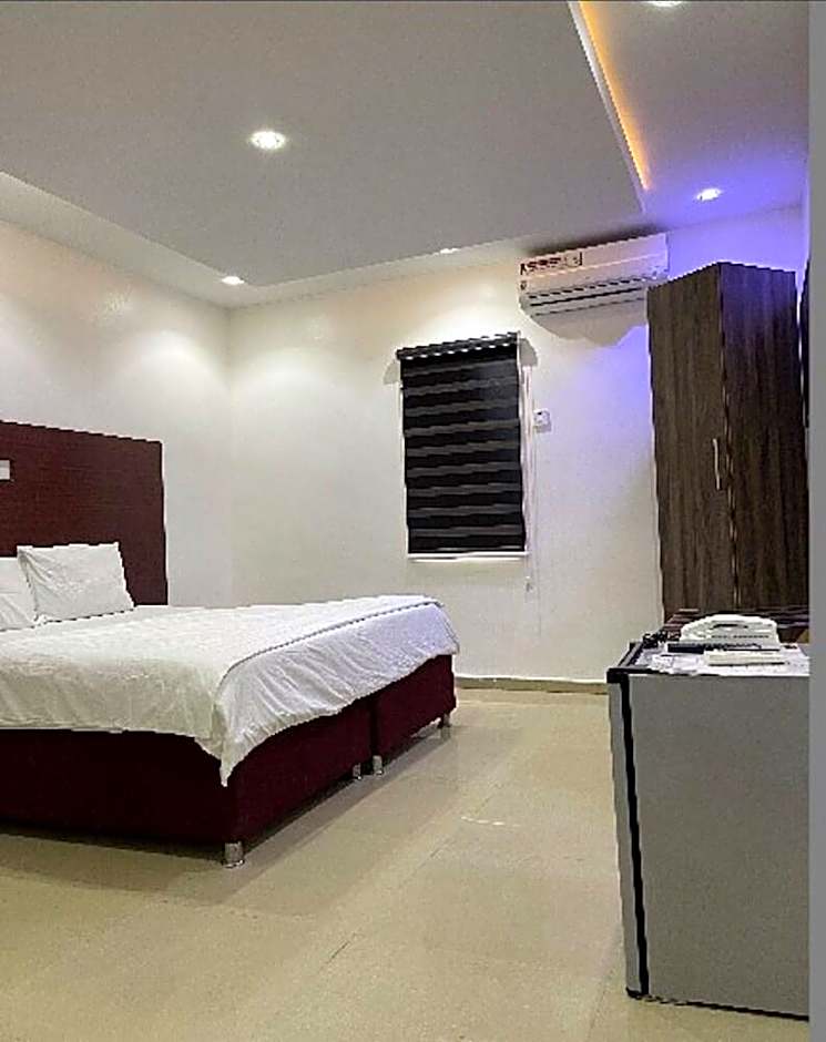 Charlies Place and Suites