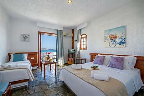 Studio with Sea View (2 Adults)
